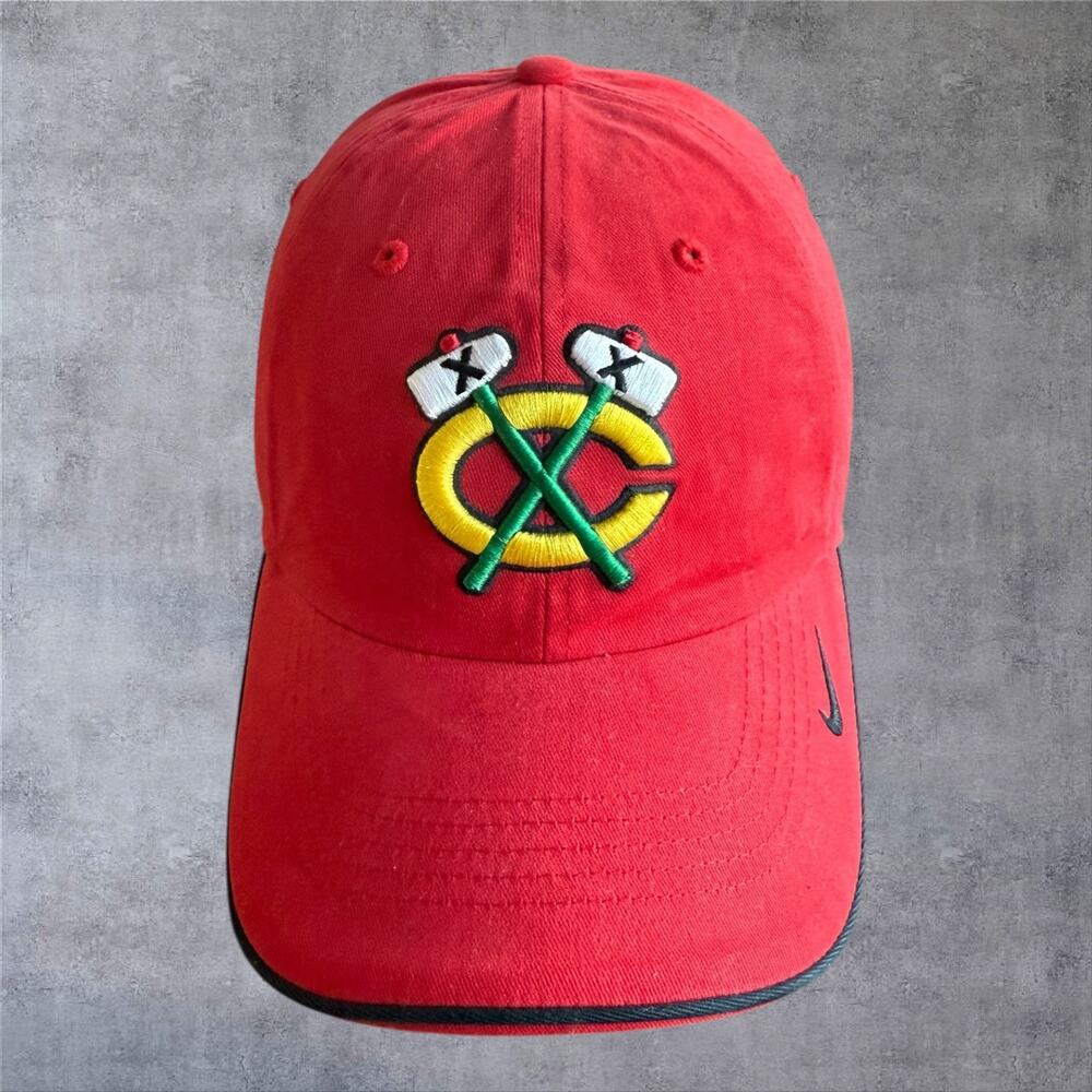 VTG Chicago Blackhawks Hat Nike Team NHL Red Crossed Tomahawks Strapback Cap Y2K